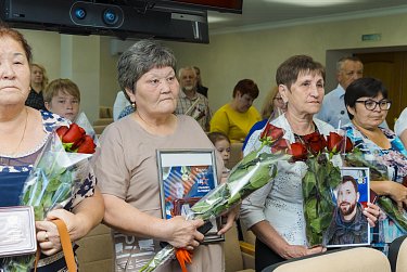 Ни один из них не отступил ни на шаг…